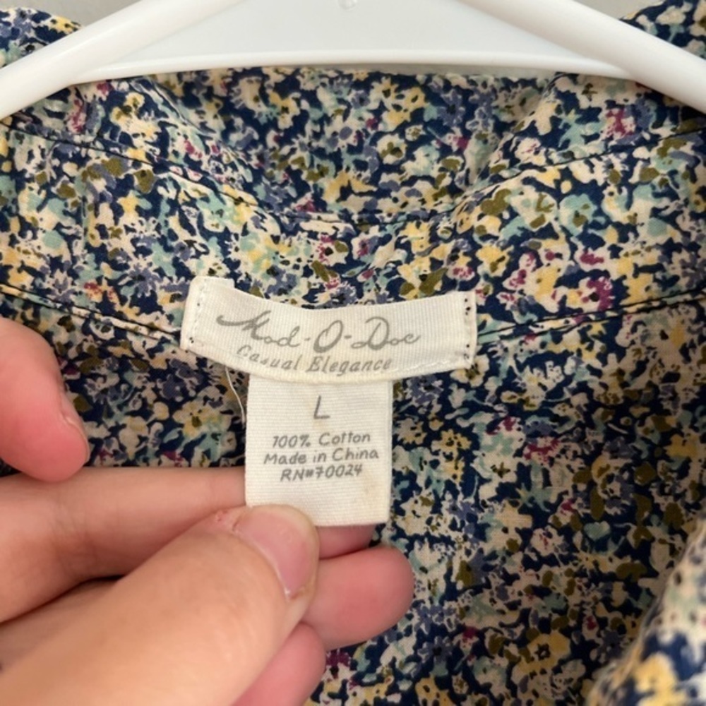 Floral button down⭐️ - Picture 3 of 4